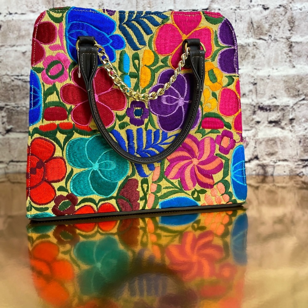 Chiapas embroidered chain leather hand bag